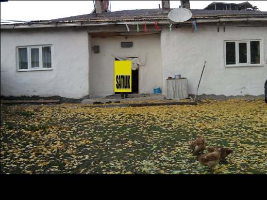 SİVAS/KANGAL DA 960 M2 MERKEZDE ARSA İÇİNDE EV