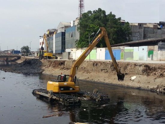 DERE TEMİZLİĞİ, DERE ISLAHI EKSKAVATÖRÜ