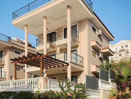 Antalya kaş ta muhafazakar ailelere havuzlu kiralık lüks villa