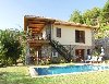 İzmir ceşme de tesetürlü aiilelere uygun havuzlu lüks kiralık villa