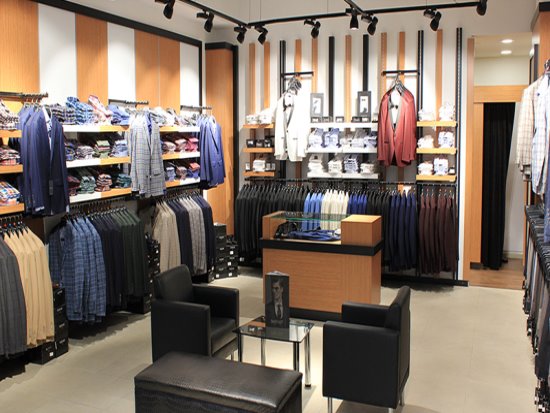 ROTA RAF GİYİM VE AYAKKABI MAĞAZASI RAF VE STAND İMALATI