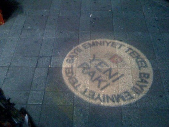 Logo Yansıt Askili Bahçe Aydinlatmasi