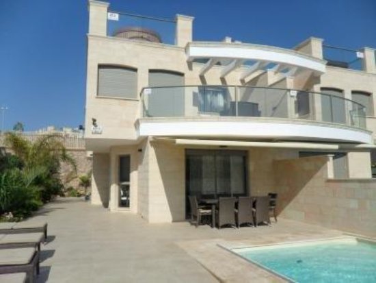 Antalya konyaaltın da lüks  havuzlu kiralık villa